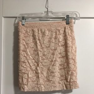 🔥2 for $15🔥 Forever 21 blush lace bodycon skirt.